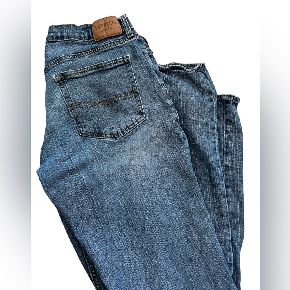 relaxed denizen levis